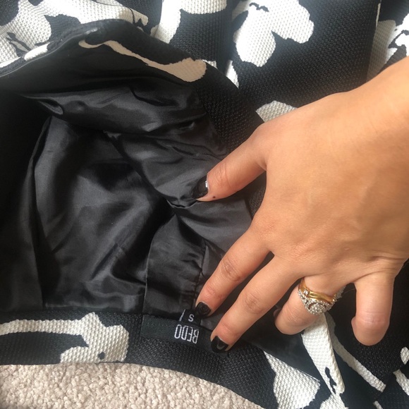 Cute full skirt! - Picture 5 of 6